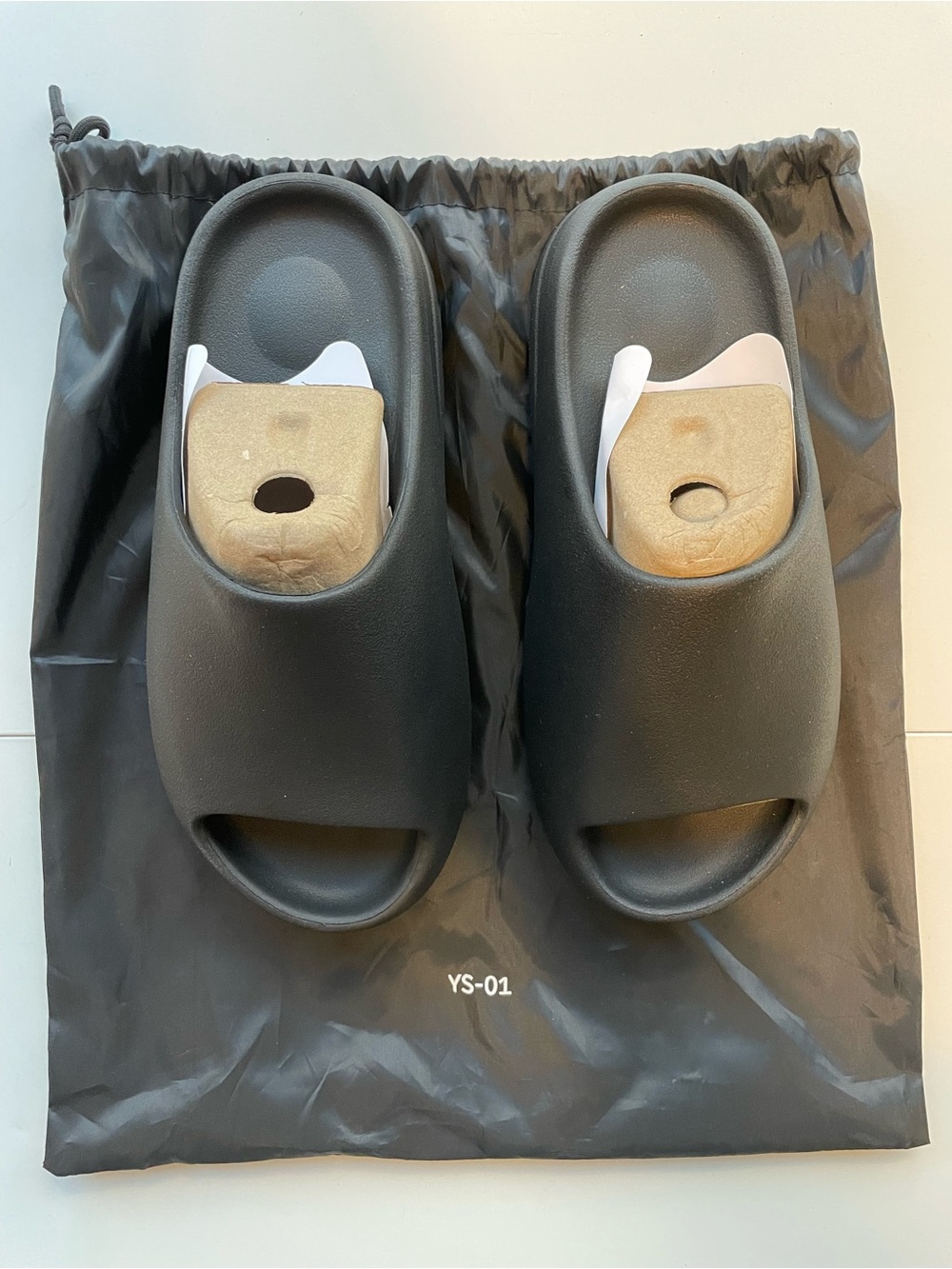 Yeezy YS-01 Slides Men’s size 8 Black